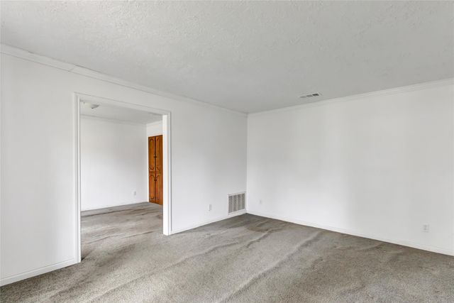 814 Oak Leaf Street, La Porte, TX 77571