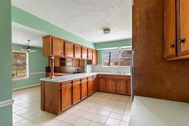 814 Oak Leaf Street, La Porte, TX 77571