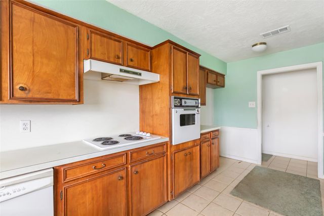 814 Oak Leaf Street, La Porte, TX 77571