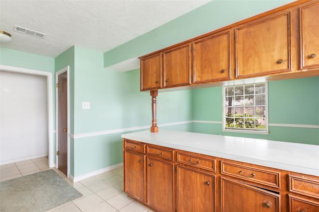 814 Oak Leaf Street, La Porte, TX 77571