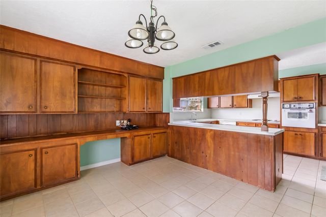 814 Oak Leaf Street, La Porte, TX 77571