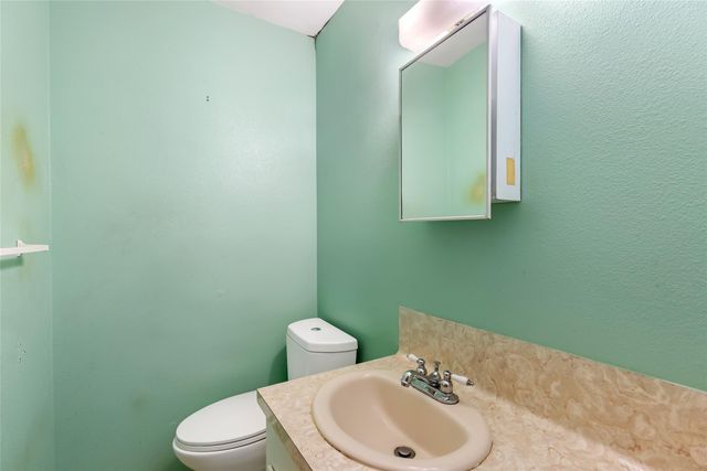 814 Oak Leaf Street, La Porte, TX 77571