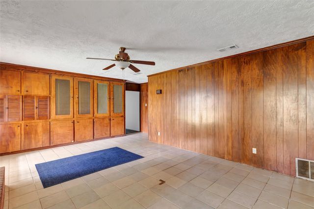 814 Oak Leaf Street, La Porte, TX 77571