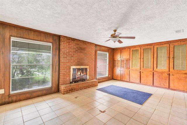 814 Oak Leaf Street, La Porte, TX 77571