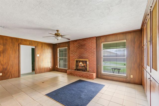 814 Oak Leaf Street, La Porte, TX 77571