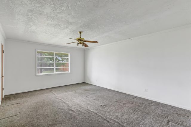 814 Oak Leaf Street, La Porte, TX 77571