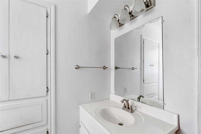 814 Oak Leaf Street, La Porte, TX 77571