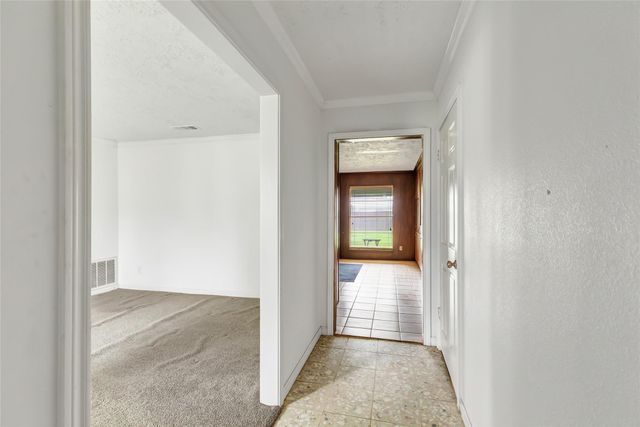 814 Oak Leaf Street, La Porte, TX 77571
