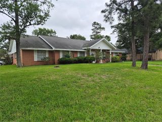 814 Oak Leaf Street, La Porte, TX 77571