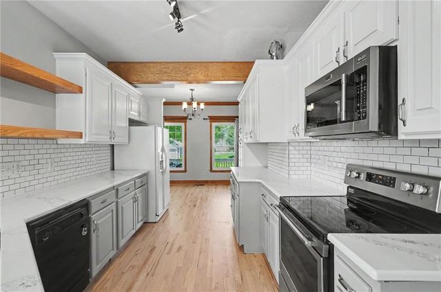 809 E 13th Street, Eudora, KS 66025