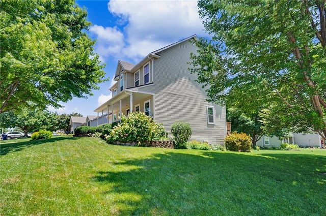 809 E 13th Street, Eudora, KS 66025