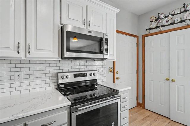 809 E 13th Street, Eudora, KS 66025