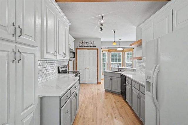 809 E 13th Street, Eudora, KS 66025