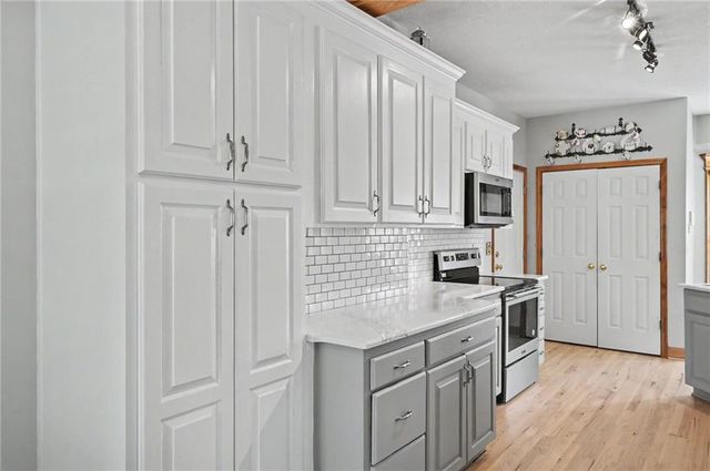 809 E 13th Street, Eudora, KS 66025