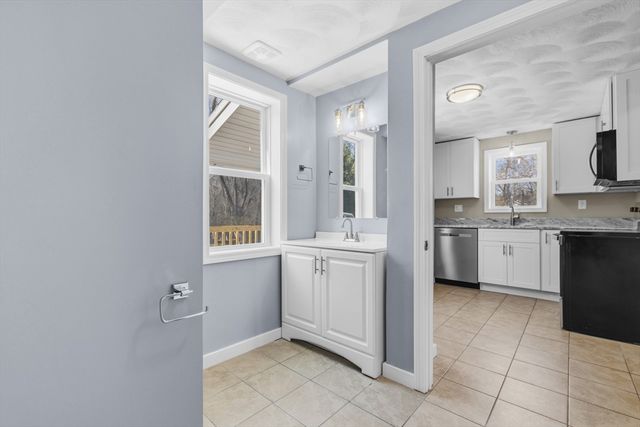 246 Winthrop St, Rehoboth, MA 02769