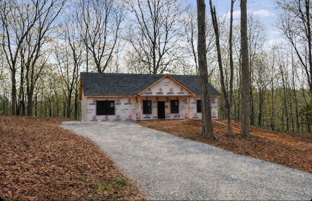 352 Pulley St, Erin, TN 37061