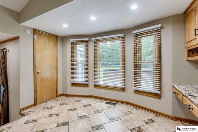 1611 N 150th Plaza, Omaha, NE 68154