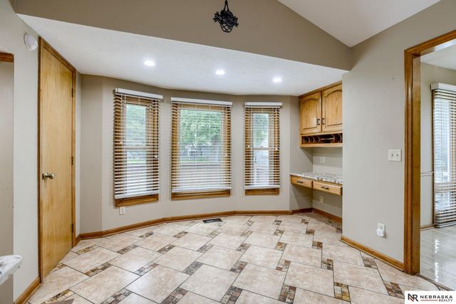 1611 N 150th Plaza, Omaha, NE 68154