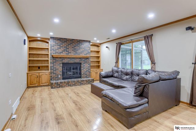 1611 N 150th Plaza, Omaha, NE 68154