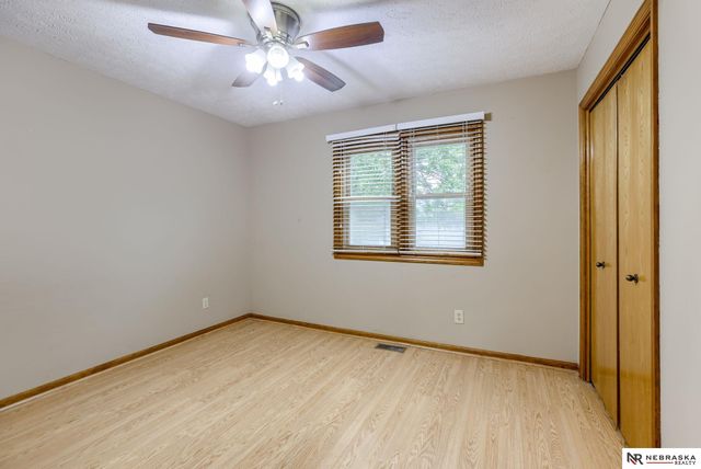 1611 N 150th Plaza, Omaha, NE 68154