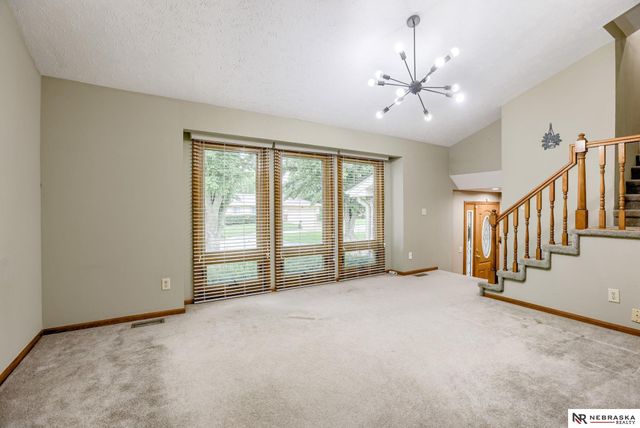 1611 N 150th Plaza, Omaha, NE 68154