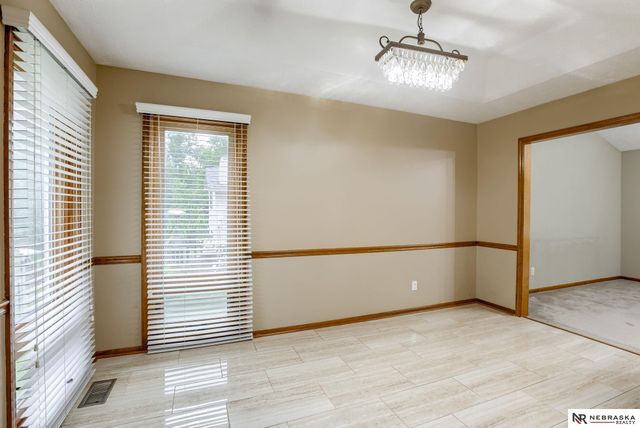 1611 N 150th Plaza, Omaha, NE 68154