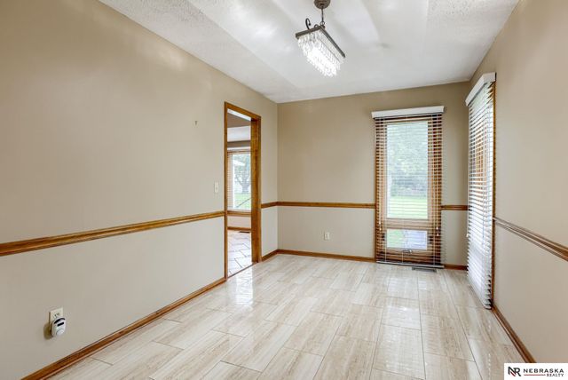 1611 N 150th Plaza, Omaha, NE 68154