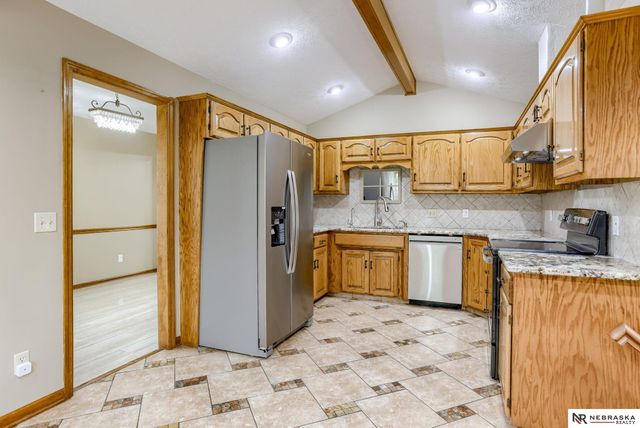 1611 N 150th Plaza, Omaha, NE 68154