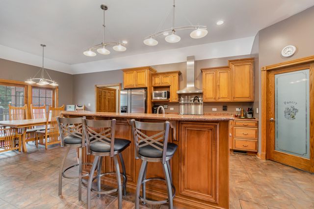 8855 E 93rd Avenue, Crown Point, IN 46307