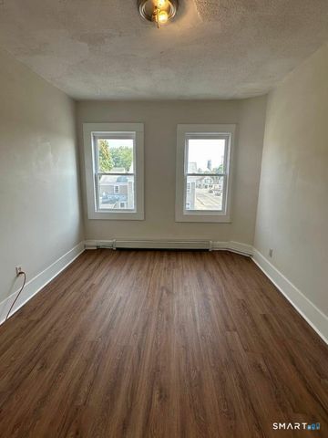 36 Truman Street D, New London, CT 06320