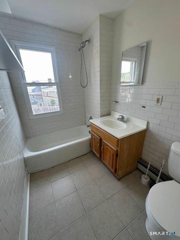 36 Truman Street D, New London, CT 06320