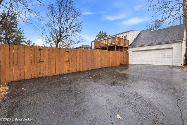 3500 Pinecone Cir, Louisville, KY 40241