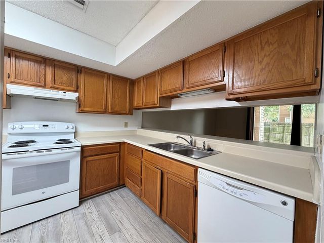 4396 Silverleaf DR, Virginia Beach, VA 23462