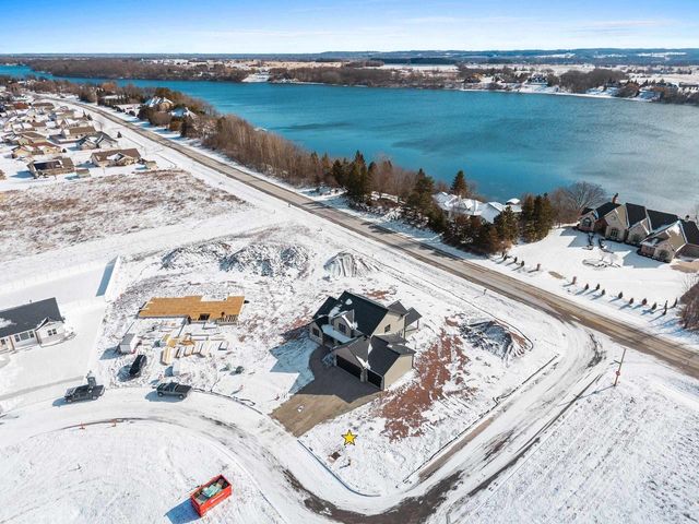 302 LANSDOWNE STREET, De Pere, WI 54115