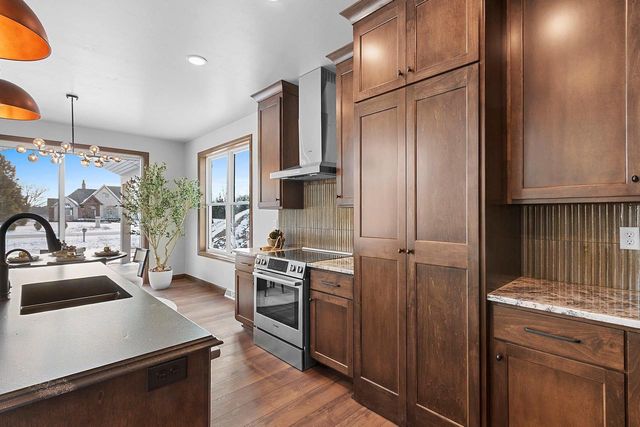 302 LANSDOWNE STREET, De Pere, WI 54115