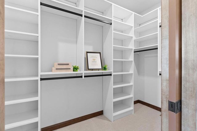 302 LANSDOWNE STREET, De Pere, WI 54115