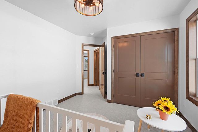 302 LANSDOWNE STREET, De Pere, WI 54115