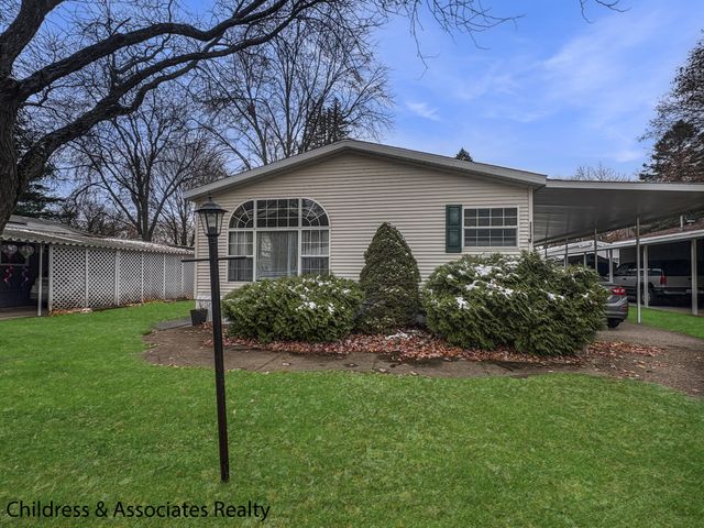 5527 Goldfinch Drive Ne, Plainfield Twp, MI 49306