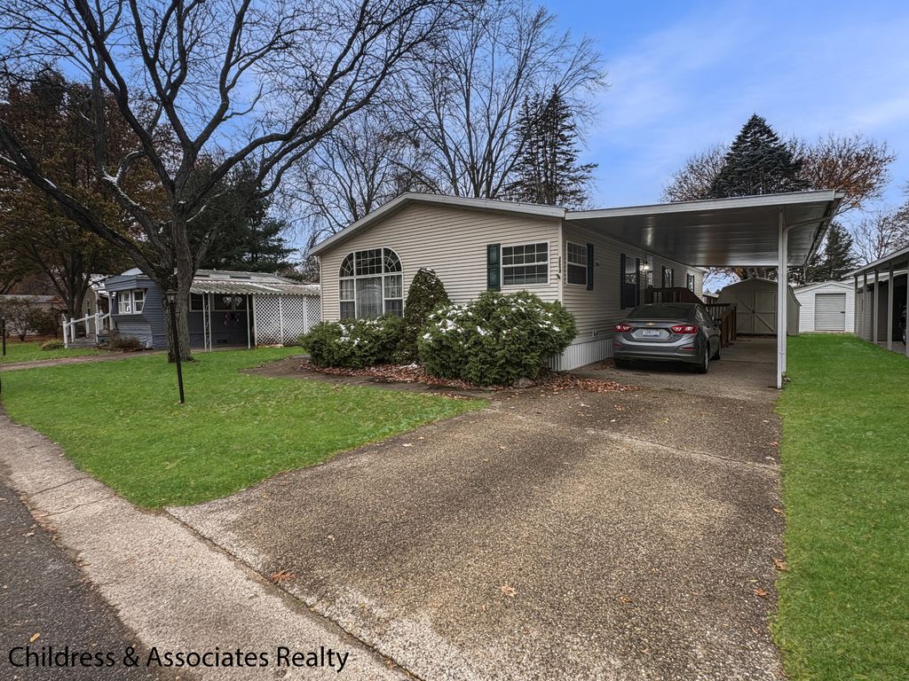 5527 Goldfinch Drive Ne, Plainfield Twp, MI 49306