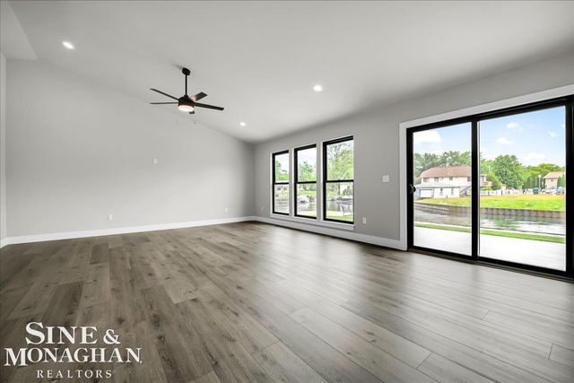 144 Channelsyde Drive, Algonac, MI 48001