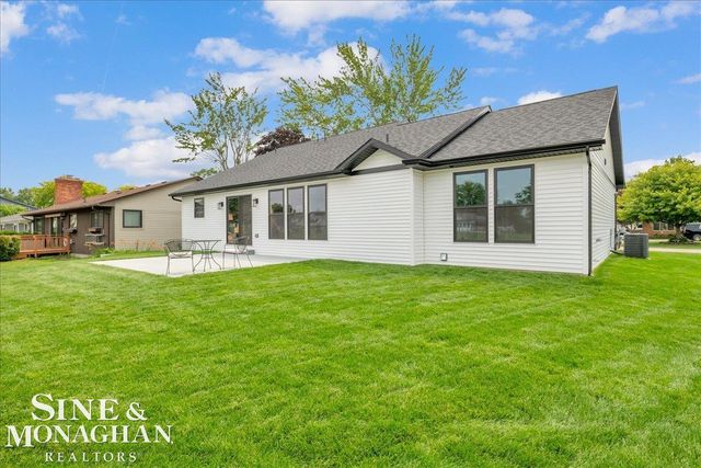 144 Channelsyde Drive, Algonac, MI 48001