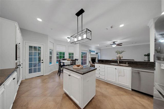 79 N Cochrans Green Circle, The Woodlands, TX 77381