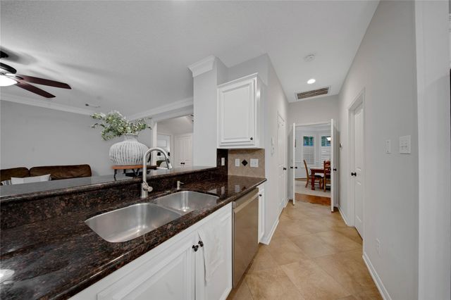 79 N Cochrans Green Circle, The Woodlands, TX 77381