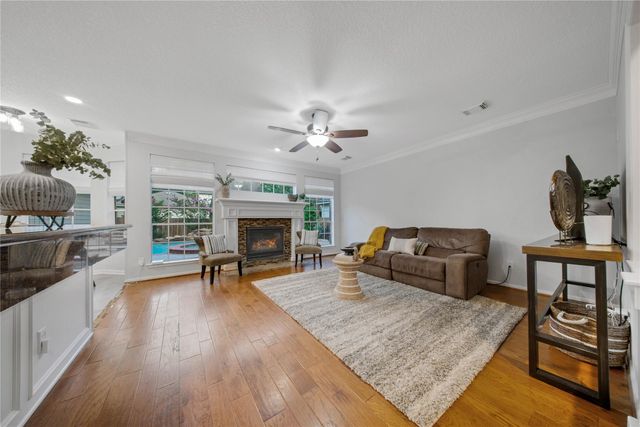 79 N Cochrans Green Circle, The Woodlands, TX 77381