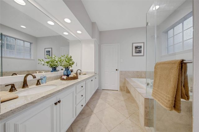 79 N Cochrans Green Circle, The Woodlands, TX 77381