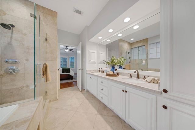79 N Cochrans Green Circle, The Woodlands, TX 77381