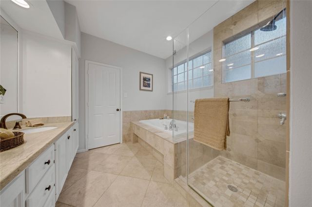 79 N Cochrans Green Circle, The Woodlands, TX 77381
