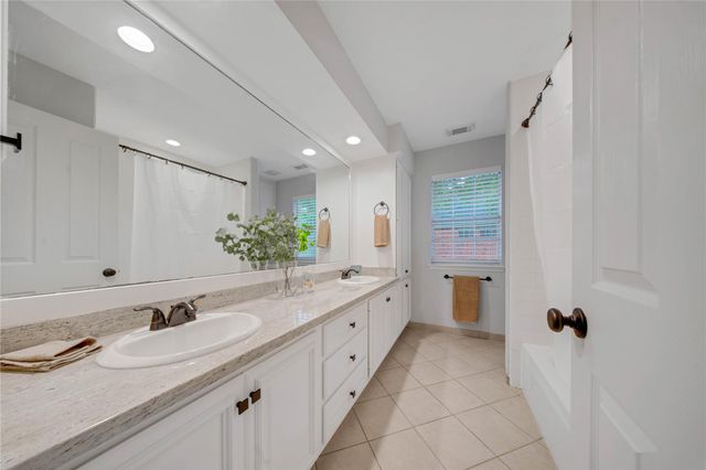 79 N Cochrans Green Circle, The Woodlands, TX 77381