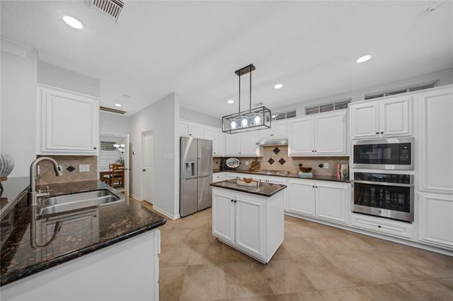 79 N Cochrans Green Circle, The Woodlands, TX 77381