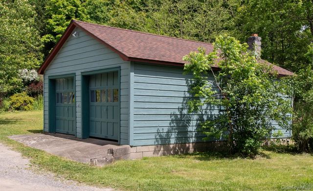 364 Clinton Hollow, Salt Point, NY 12578